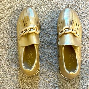 Perfect gold sneakers.  Brand new.
